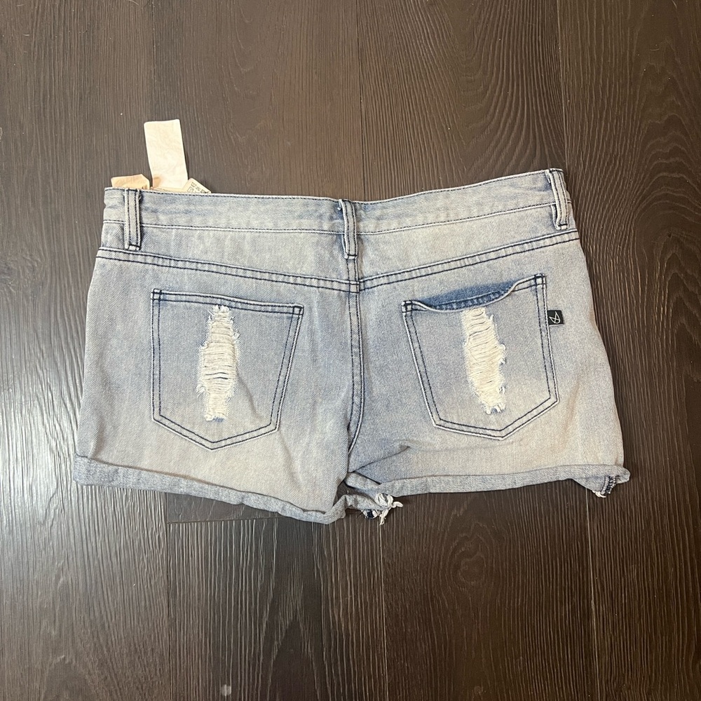 Women’s Denim Short - Picture 4 of 4